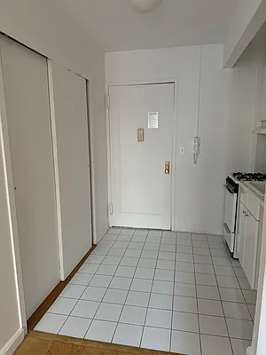 Rented by Manhattan Realty Group | media 5