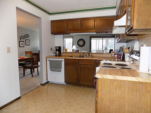 5th image of 2679 Albion Ave APT 201