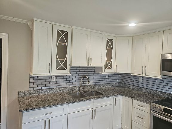 2nd image of 3242 W Hamilton Ave