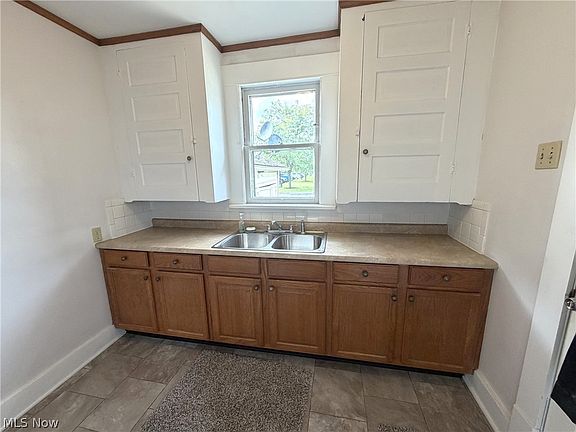 4th image of 527 Columbus Ave NW