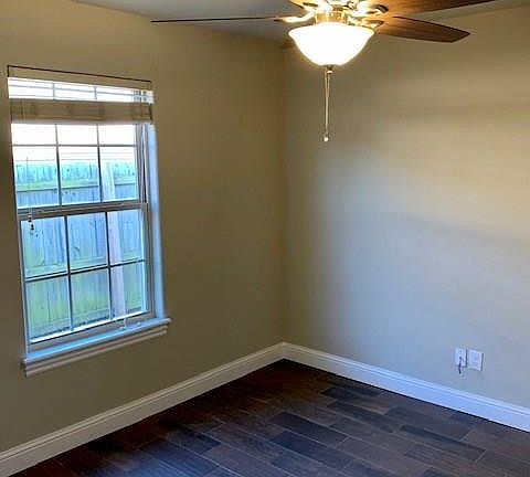 4th image of 423 E Meadow Wood Ln