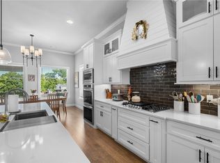 702 E Valley Ln, Springdale, AR 72762