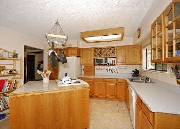 3rd image of 25914 Mount Misery Ln