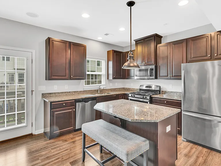 1503 Pointe View Dr — Photo 11