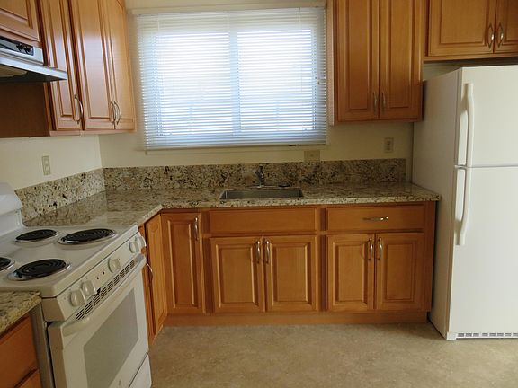 4th image of 198 Canterbury Ave