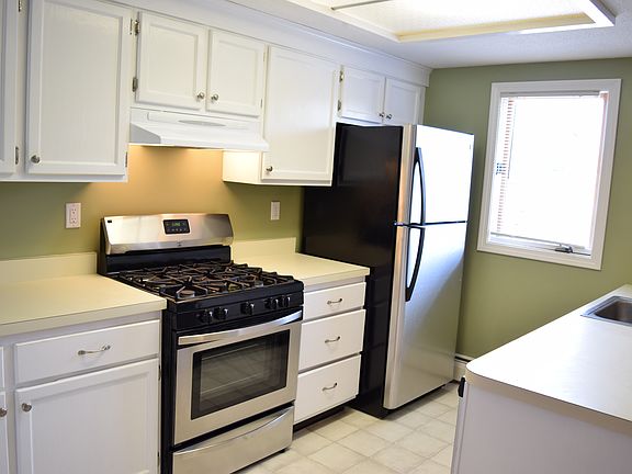3rd image of 27 Chestnut Ct
