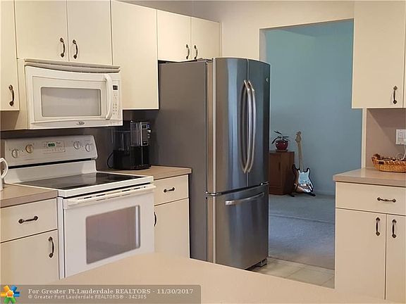 2nd image of 525 SE 4th Ct