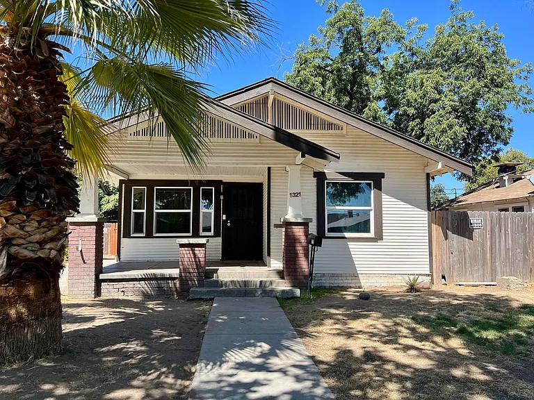 1321 N Calaveras St — Photo 1