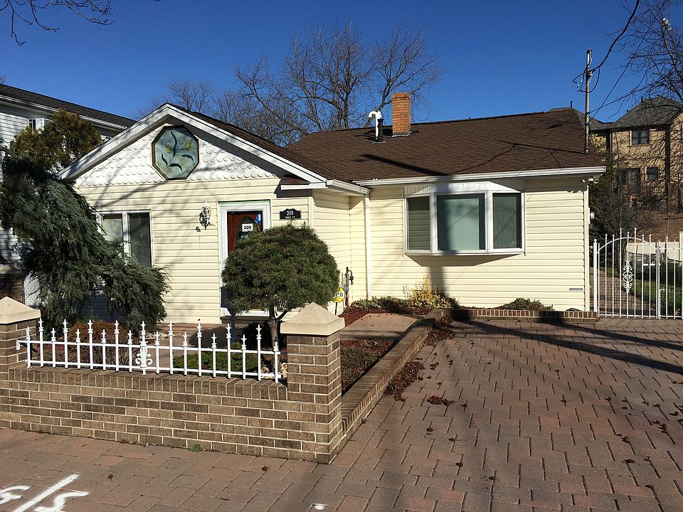1st image of 209 Wiman Ave