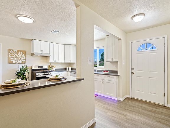 4th image of 3614 Alvarado Dr NE