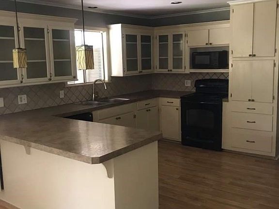 3rd image of 700 Desert Willow Dr