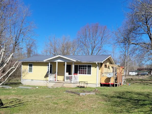 56 E 59th St, Tracy City, TN 37387