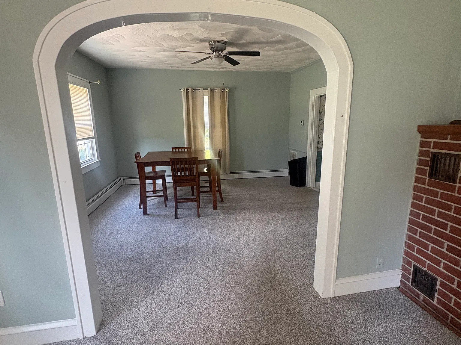4 bed, 1.5 bath, 1950 sqft, $2,200 — Photo 3