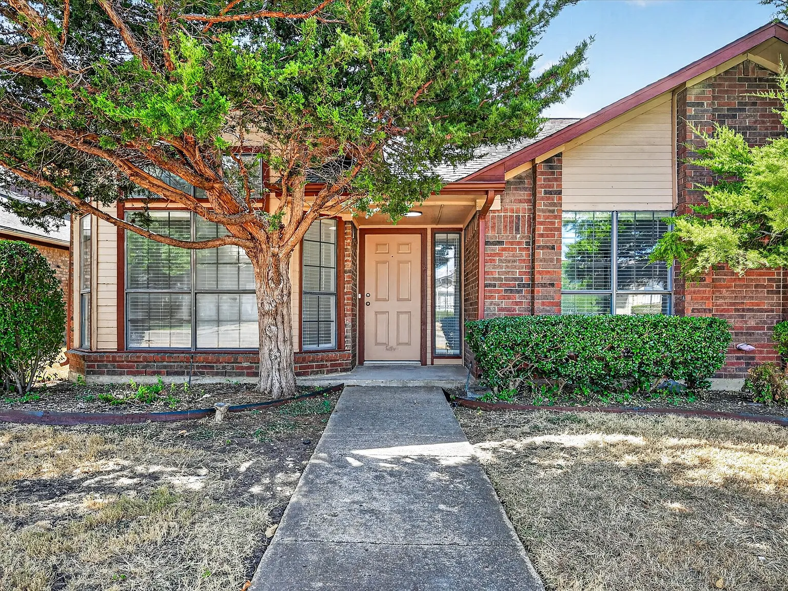 3 bed, 2.5 bath, 2214 sqft, $2,650 — Photo 2