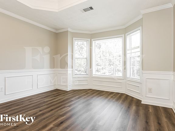 3rd image of 229 Springbrook Ct