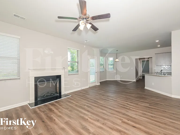 2027 Massey Ln — Photo 4