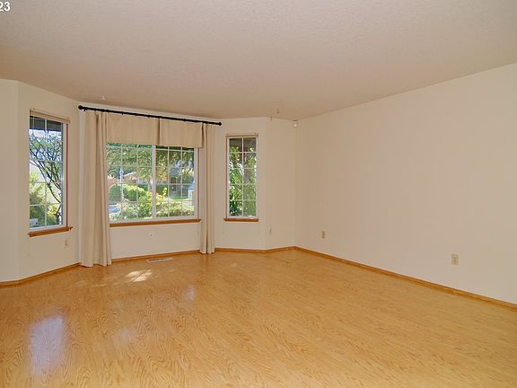 2nd image of 15716 NE 32nd St