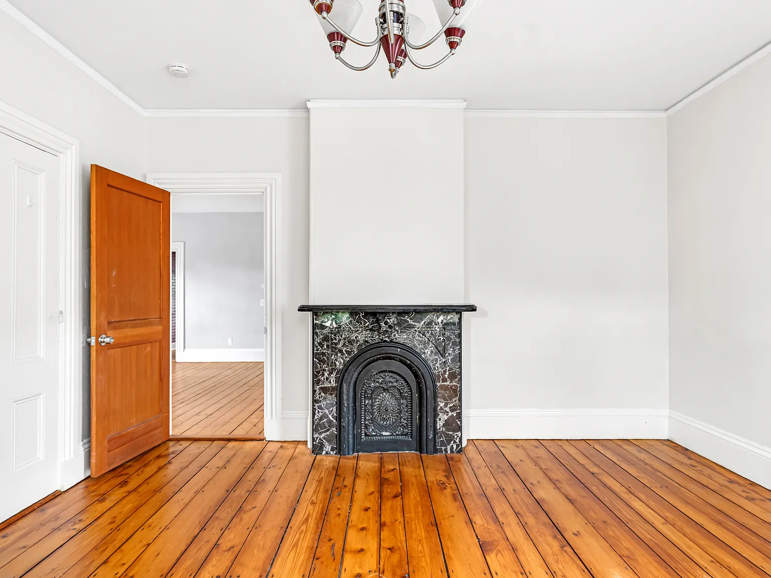 6 bed, 1800 sqft, $5,500 — Photo 2