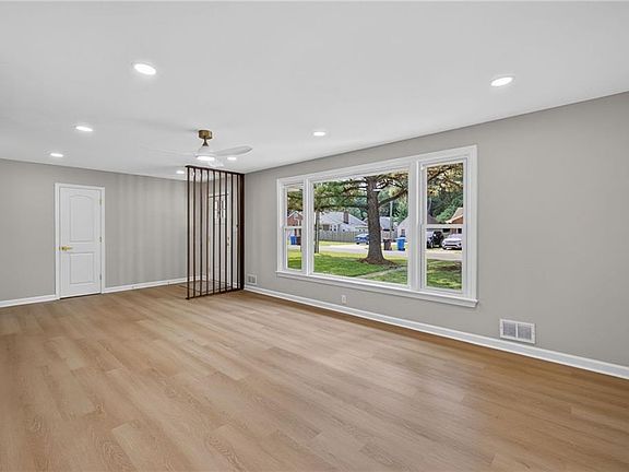 4th image of 4004 Oak Dr