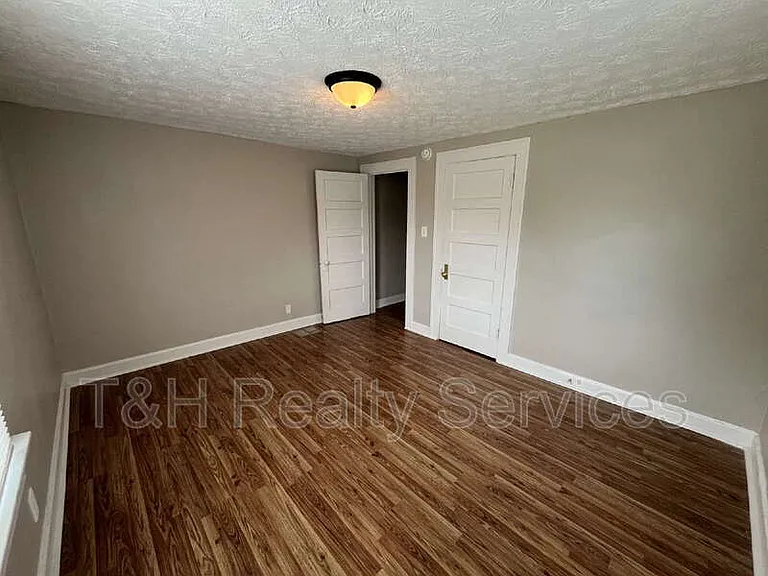 560 Udell St — Photo 13