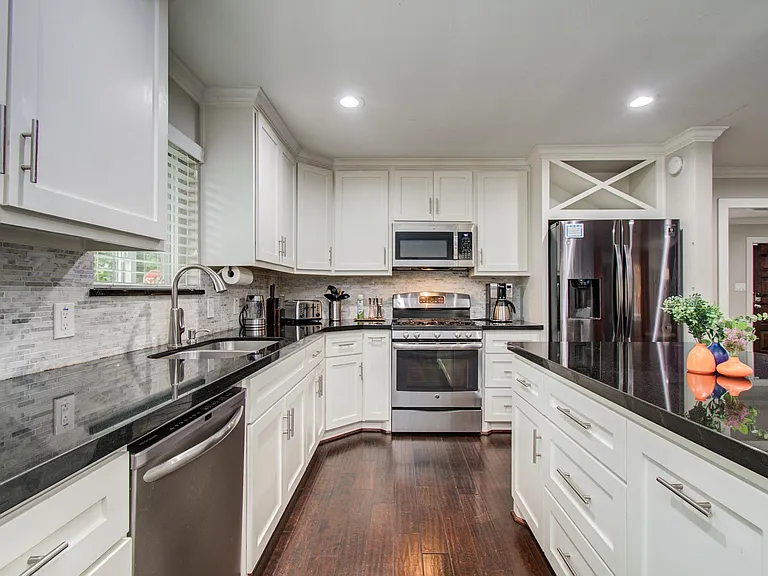 4749 Benning Dr — Photo 12