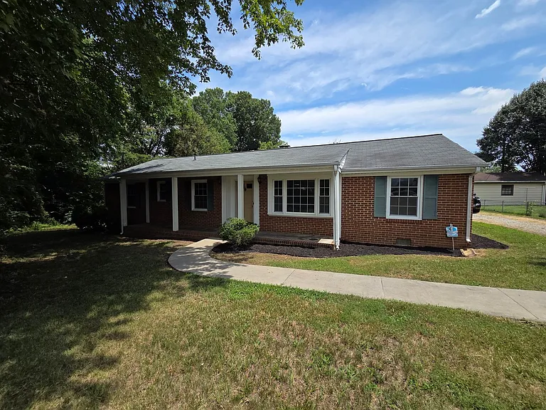 2209 Courthouse Rd — Photo 2