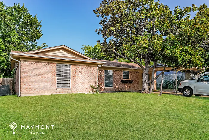 414 Hastings Dr — Photo 1