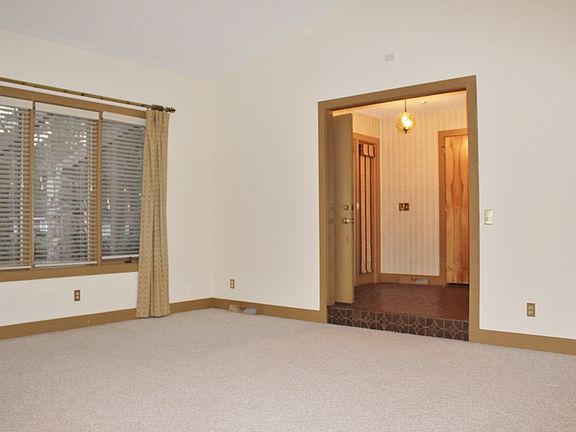 3rd image of 508 Golfers Ln