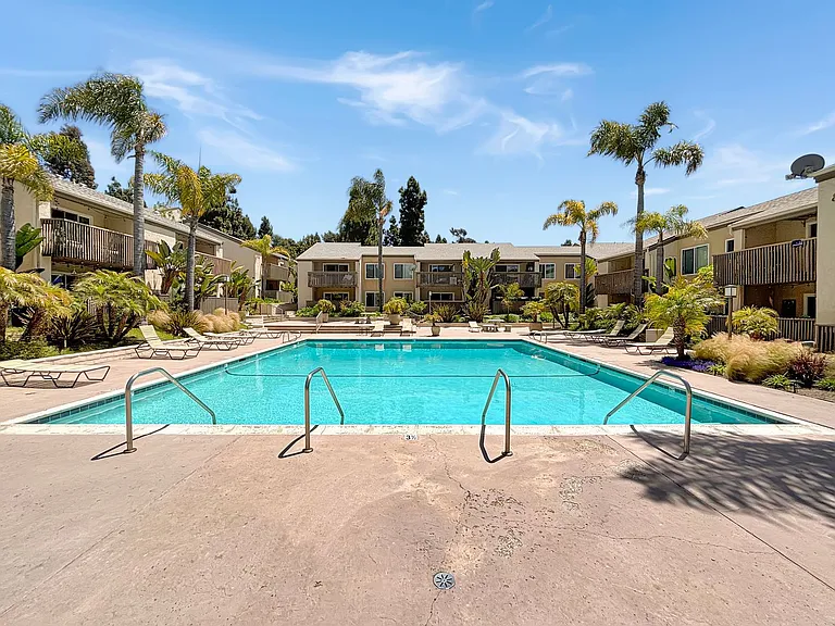 8503 Villa La Jolla Dr #J — Photo 25