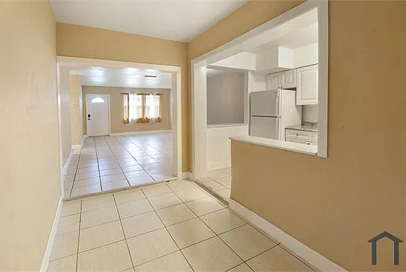 1752 SW 70th Way — Photo 1
