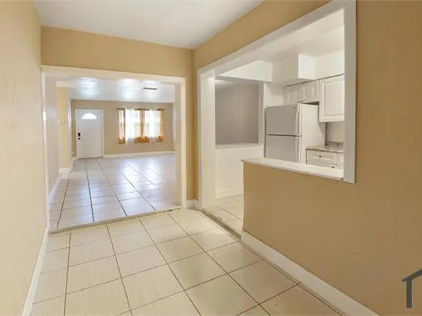 1752 SW 70th Way, Pompano Beach, FL 33068