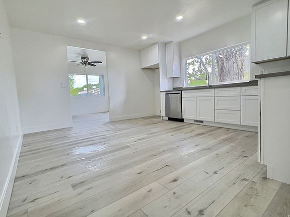 5th image of 640 S Navajo St