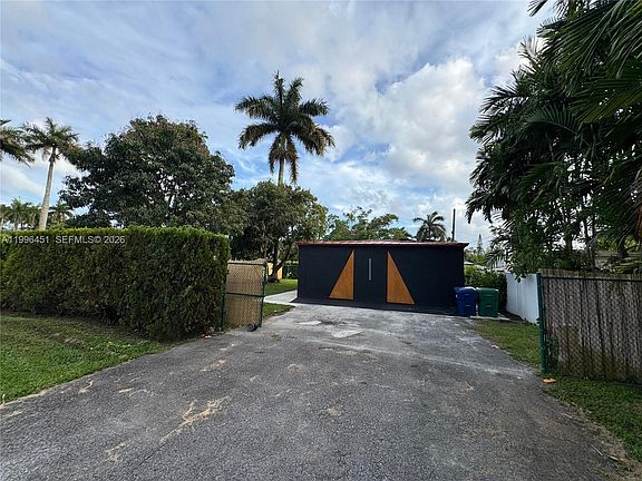 2nd image of 14240 S Biscayne River Rd