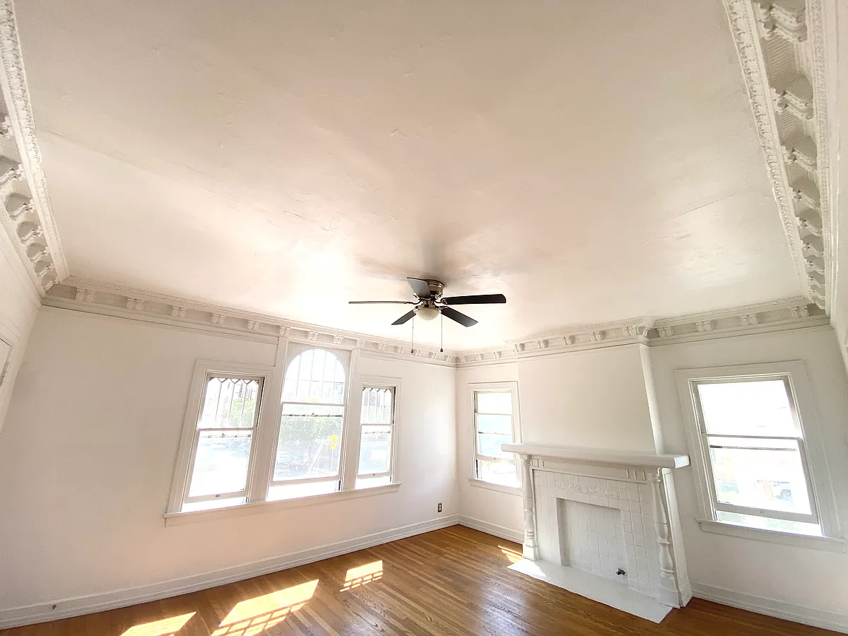 Living Room - 367 S Berendo St