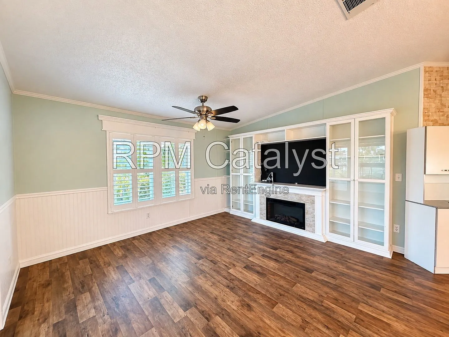 2 bed, 2.0 bath, 1090 sqft, $1,900 — Photo 2