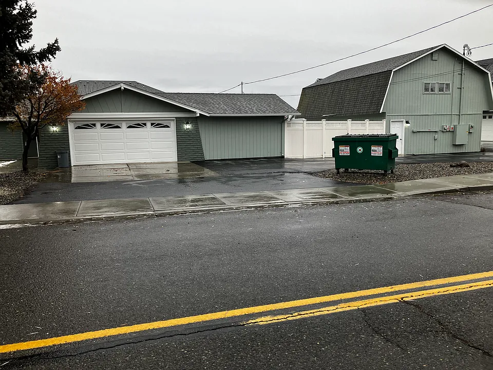 651 S 83rd Ave