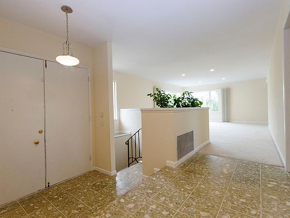 3rd image of 790 Crossbrook Dr
