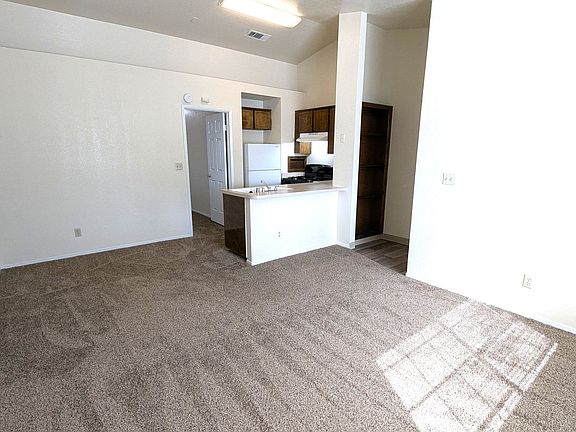 3rd image of 361 Eastridge Cir APT C