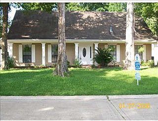 1st image of 122 Villere Dr
