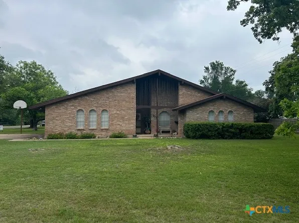 701 Golf Course Rd, Gatesville, TX 76528