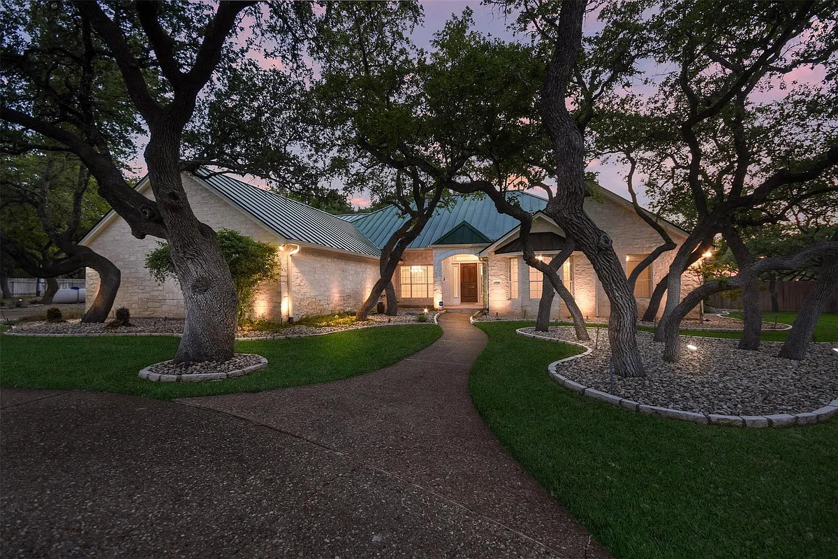 Building Photo - 294 Logan Ranch Rd