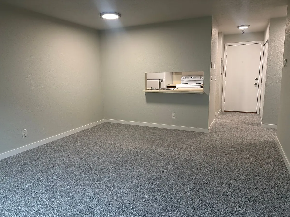 Building Photo - Carlynn Apartments
