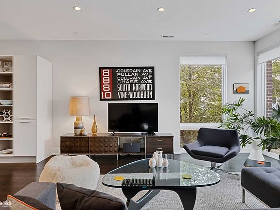 2nd image of 2724 W Armitage Ave #2E