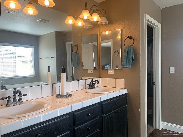 1011 Thoma Ln — Photo 7
