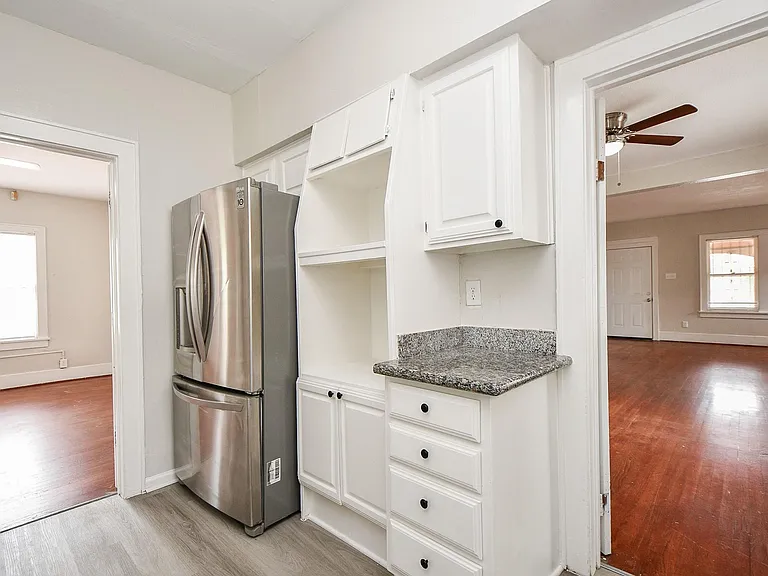 5049 Jefferson St #B — Photo 15