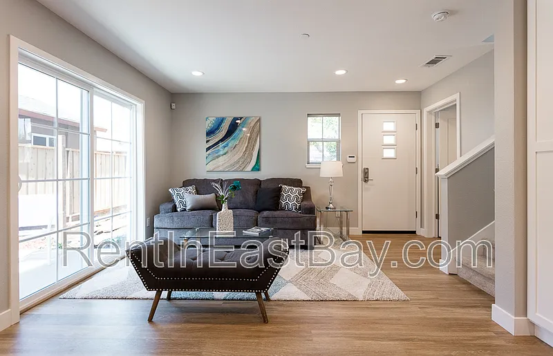 4 bed, 3.5 bath, 1800 sqft, $3,645 — Photo 3