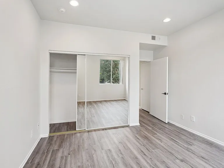 4532 Murietta Ave — Photo 33