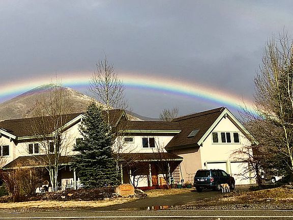 - Live under the Rainbow - 