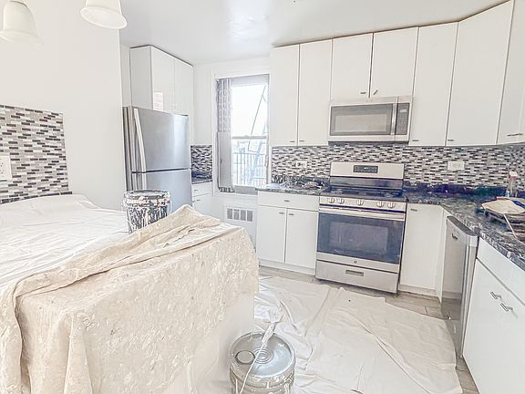 2nd image of 1535 E 14th St APT 4C