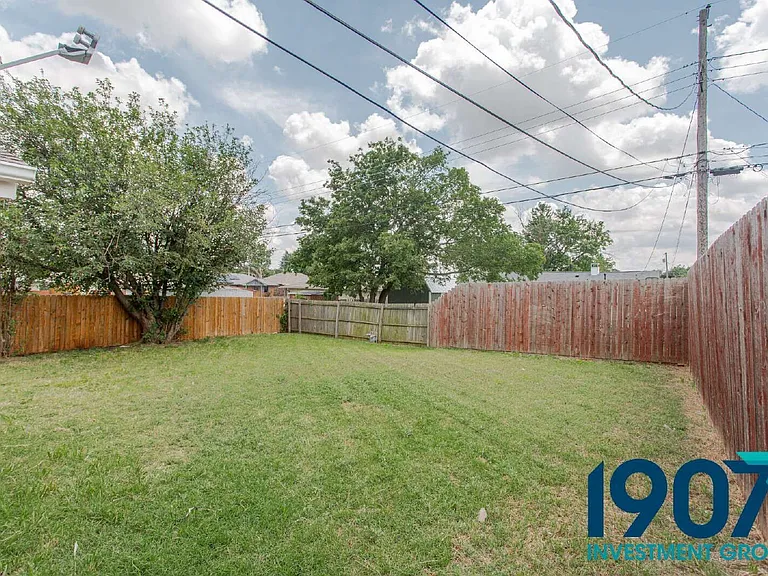 704 SW 2nd St — Photo 6